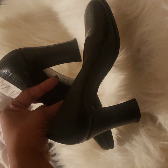 Armani heels - Picture 1 of 5